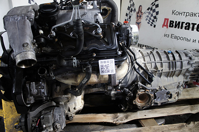 Двигатель вид с боку Audi BAU в сборе с АКПП EYJ