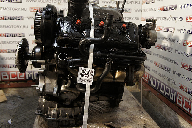 Двигатель вид с боку AUDI AFB