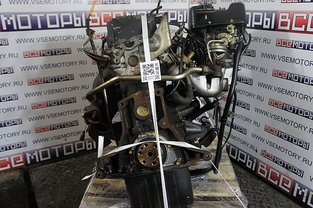 Двигатель вид с боку FORD KA24-E
