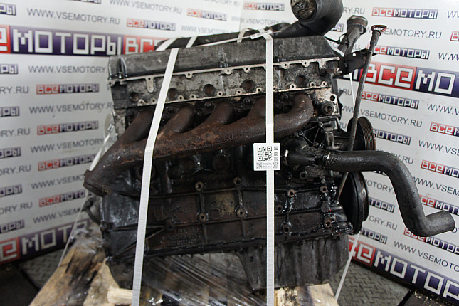Двигатель вид с боку MERCEDES-BENZ OM 602.940