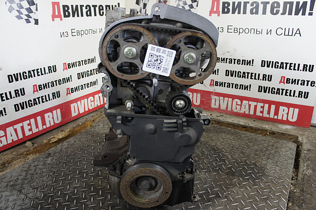 Двигатель вид с боку Renault K4J 712