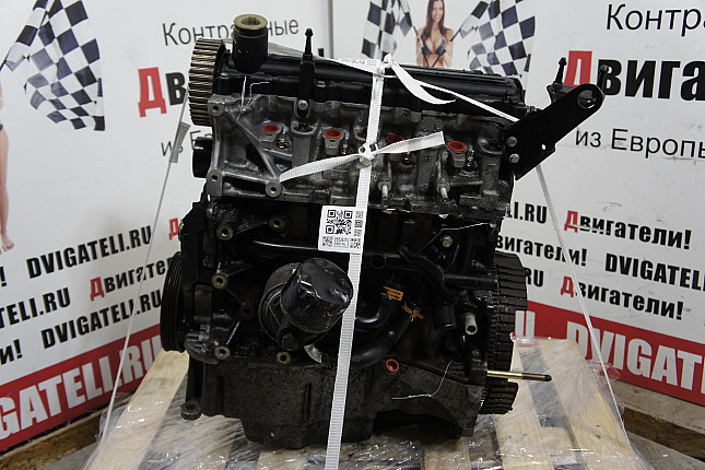 Двигатель вид с боку Renault K9K 702