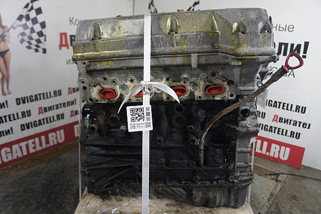 Двигатель вид с боку Mercedes M 111.970