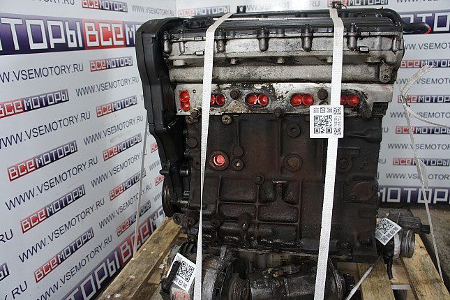 Двигатель вид с боку Rover 20 T4H