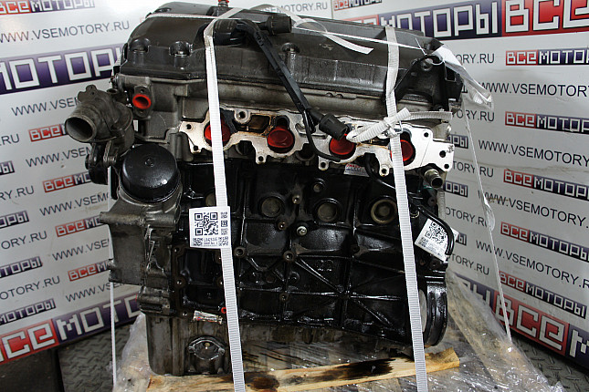 Двигатель вид с боку MERCEDES-BENZ M 111.975