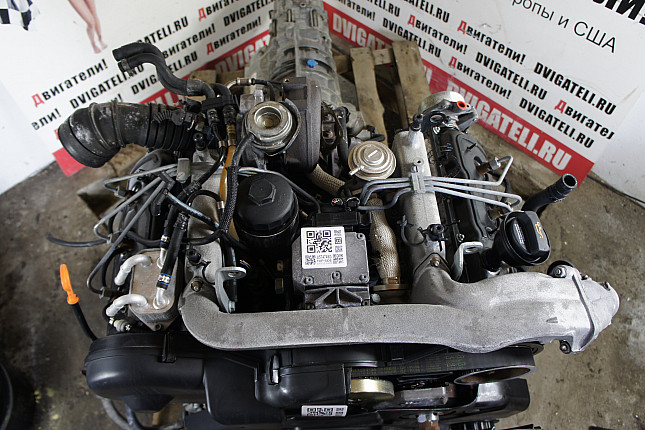Фотография контрактного двигателя сверху Audi BAU в сборе с АКПП EYJ