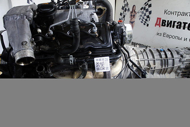 Двигатель вид с боку Audi BAU в сборе с АКПП EYJ