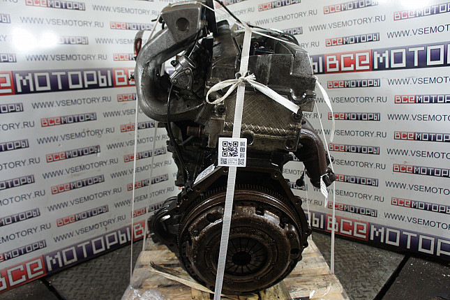 Двигатель вид с боку MERCEDES-BENZ M 111.978