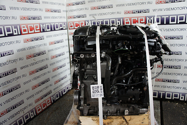 Двигатель вид с боку AUDI CDNC