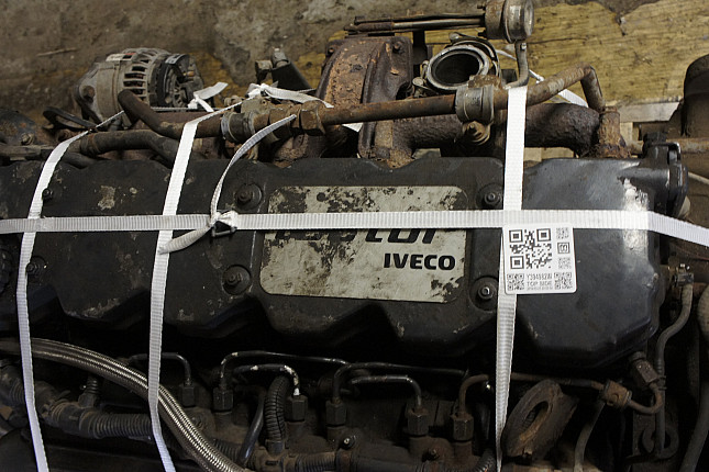Фотография контрактного двигателя сверху Iveco F4AE0681B