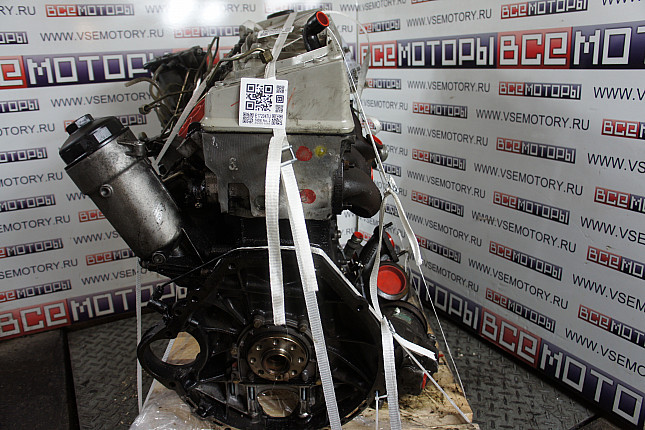 Двигатель вид с боку MERCEDES-BENZ OM 605.960