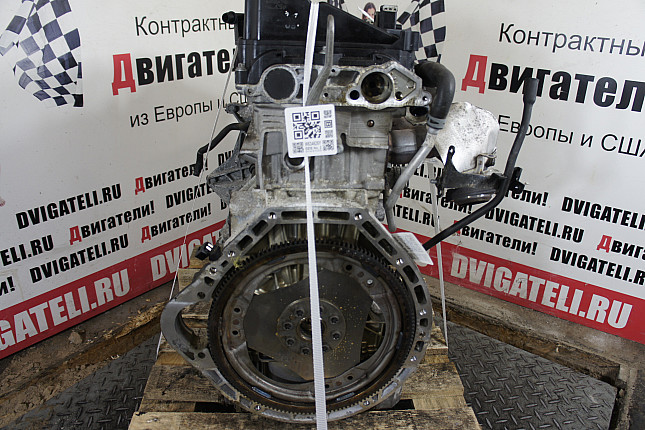 Двигатель вид с боку Mercedes M 271.948