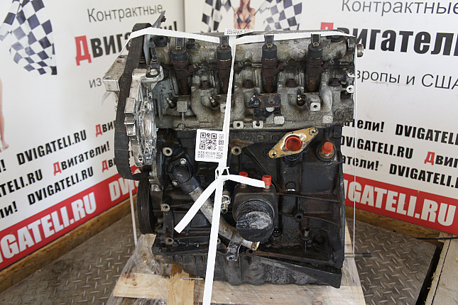 Двигатель вид с боку Renault F9Q 800