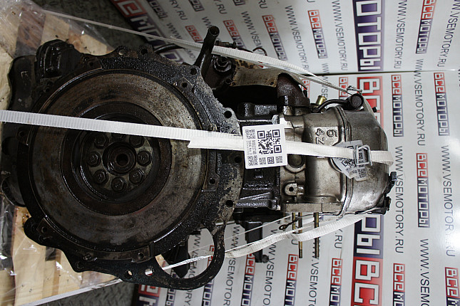 Двигатель вид с боку ISUZU 4ZE1