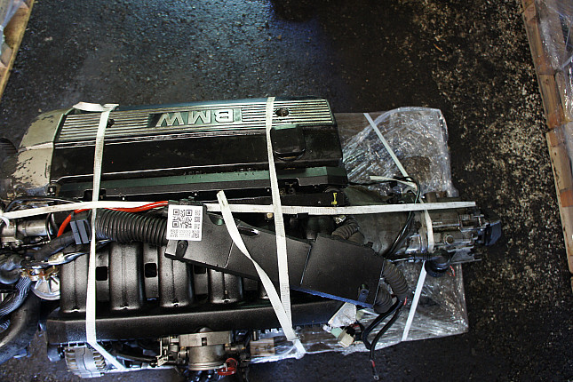 Фотография контрактного двигателя сверху BMW M 50 B 25 (256S2) с МКПП