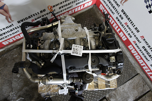 Фотография контрактного двигателя сверху PEUGEOT RHW