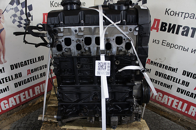 Двигатель вид с боку Audi BRB