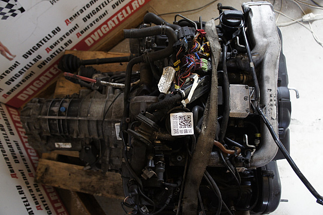 Фотография контрактного двигателя сверху Audi AKE + АКПП 5 ступенчатая с приводными валами , ключи , замок , иммобелайзер , щиток приборов.